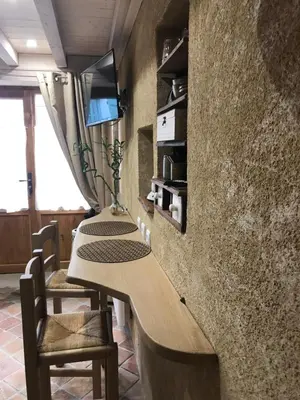 Télévision ou salle de divertissement dans l'établissement Chambre Les Marguerites