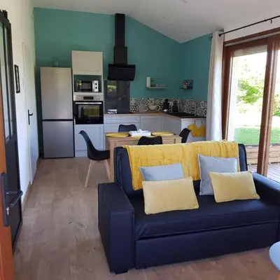Cuisine ou kitchenette dans l'établissement studio avec terrasse au calme