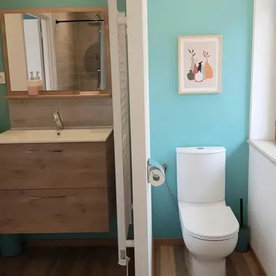 Salle de bains dans l'établissement studio avec terrasse au calme