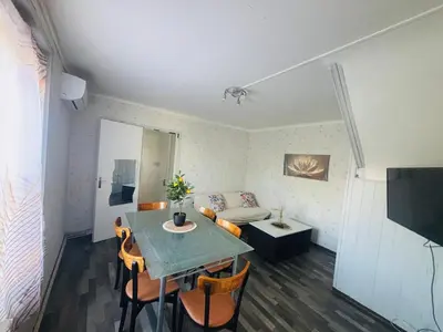 Télévision ou salle de divertissement dans l'établissement Maison de campagne