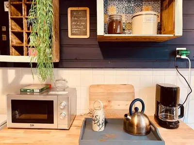 Cuisine ou kitchenette dans l'établissement La Guinguette de Cormatin