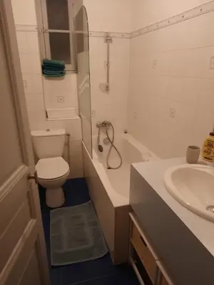 Salle de bains dans l'établissement Le Relais de la Gare