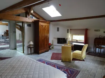 Télévision ou salle de divertissement dans l'établissement Gentilhommière de Collonges