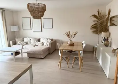 Coin salon dans l'établissement Charmant appartement tout confort