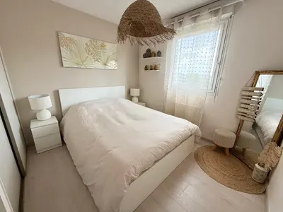 Un ou plusieurs lits dans un hébergement de l'établissement Charmant appartement tout confort