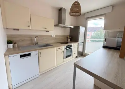 Cuisine ou kitchenette dans l'établissement Charmant appartement tout confort