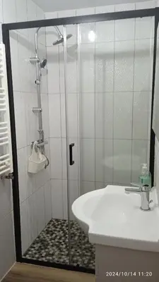 Salle de bains dans l'établissement Le Ronsard