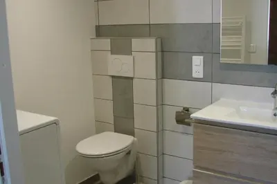 Salle de bains dans l'établissement Gite Arbois 2 pièces Piscine Chauffée