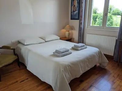 Un ou plusieurs lits dans un hébergement de l'établissement Clos du Château - Grande maison avec piscine privée et vue sur la vallée