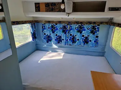 Télévision ou salle de divertissement dans l'établissement Caravan Miekie Camping La Foret du Morvan