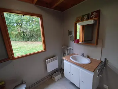 Salle de bains dans l'établissement Gîte Chalet Morvan Bourgogne