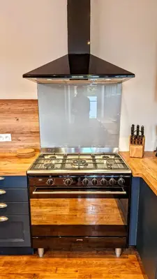 Cuisine ou kitchenette dans l'établissement La Villa 1848 by Vindihouses - piscine chauffée - sauna - billard - babyfoot