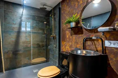 Salle de bains dans l'établissement Dijon centre ville Design Le Terrot