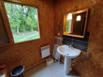 Salle de bains dans l'établissement Gîte Chalet Morvan Bourgogne