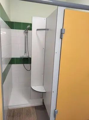 Salle de bains dans l'établissement Gîte de groupe 2 à 12 personnes