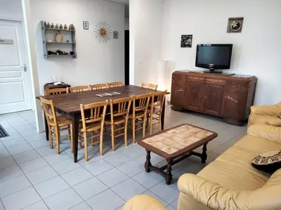Télévision ou salle de divertissement dans l'établissement Gîte de groupe 2 à 12 personnes