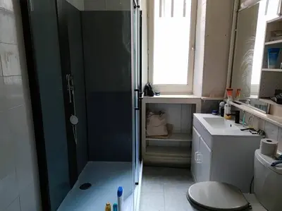 Salle de bains dans l'établissement Grand Appartement 82m2 Quartier historique Pasteur