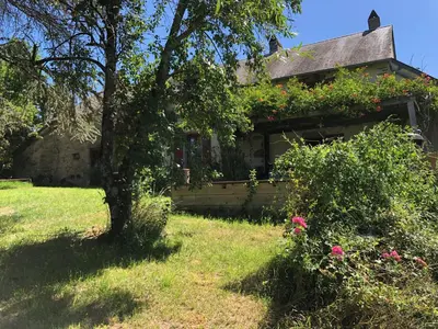 Jardin de l'établissement Grande maison familiale, rustique et charmante en Bourgogne, dans le Morvan