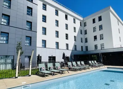 Piscine de l'établissement Holiday Inn Dijon Sud - Longvic by IHG ou située à proximité