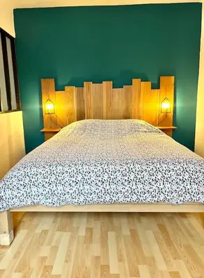 Un ou plusieurs lits dans un hébergement de l'établissement Agréable gîte au coeur du centre ville 4 personnes
