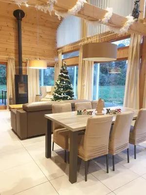 Coin salon dans l'établissement Chalet Bien Etre - 150m² - Avec Sauna & Balnéo - Les 4 saisons - Lac de Chalain