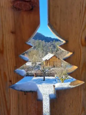 L'établissement Le refuge du hérisson en hiver