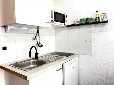 Cuisine ou kitchenette dans l'établissement Studio N°1 Calme et fonctionnel