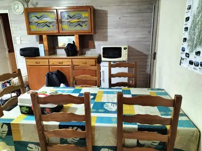 Télévision ou salle de divertissement dans l'établissement Jura , région des lacs