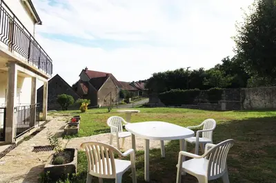 Jardin de l'établissement Agréable maison de campagne 12 voyageurs
