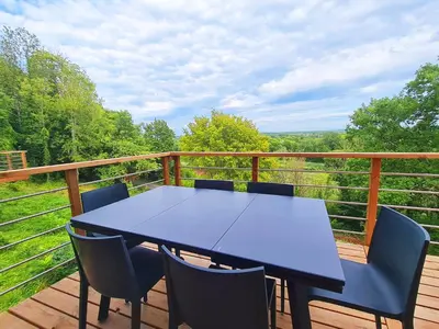 Balcon ou terrasse dans l'établissement Cabanes du Domaine des Fées