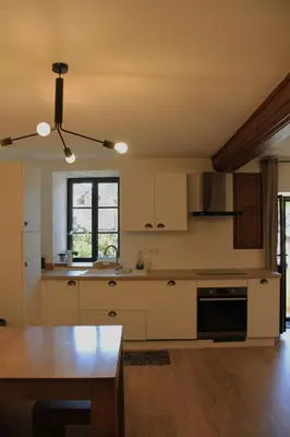 Cuisine ou kitchenette dans l'établissement Le Gîte des 2 Fontaines