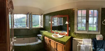 Salle de bains dans l'établissement Les Pommiers, Bouilland