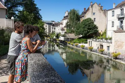 Clients de l'établissement Confort & style dans ce joli appartement de 44 m2, chambre séparée, PLEIN CENTRE de Dole
