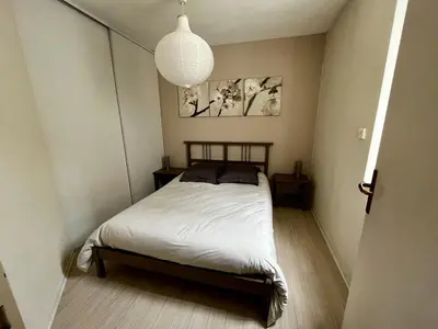 Un ou plusieurs lits dans un hébergement de l'établissement Chouette Appartement Dijon Centre