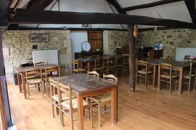 Restaurant ou autre lieu de restauration dans l'établissement Le moulin de vaux