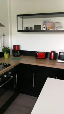 Cuisine ou kitchenette dans l'établissement 555 Appartement calme et climatisé au cœur du village