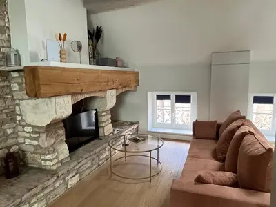 Coin salon dans l'établissement Les clos de Givry - Clos Théodore - Appartement 88m2 climatisé avec sauna et petite terrasse