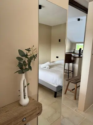 Un ou plusieurs lits dans un hébergement de l'établissement Maison au bord de l'eau Les Roches