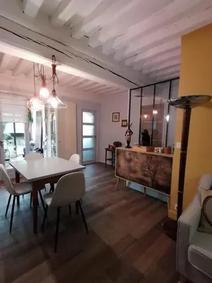 Coin salon dans l'établissement Chez Nick et Martine suite privative