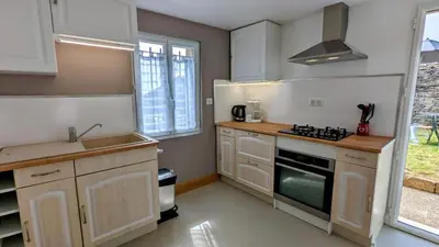 Cuisine ou kitchenette dans l'établissement Le Cocon et le panorama des Hautes-Côtes