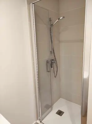 Salle de bains dans l'établissement T2 hyper centre LONS LE SAUNIER