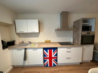 Cuisine ou kitchenette dans l'établissement T2 hyper centre LONS LE SAUNIER