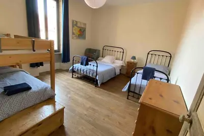 Un ou plusieurs lits dans un hébergement de l'établissement Le Presbytère - Touillon, jacuzzi, 4 chambres pour 10