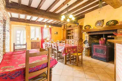 Cuisine ou kitchenette dans l'établissement La Glycine