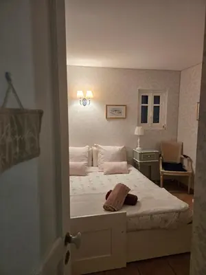 Un ou plusieurs lits dans un hébergement de l'établissement Le Clos du Moulin Dijon , charme et calme proche centre historique, la campagne à la ville