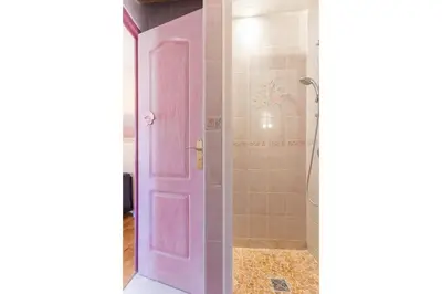 Salle de bains dans l'établissement La Villanelle