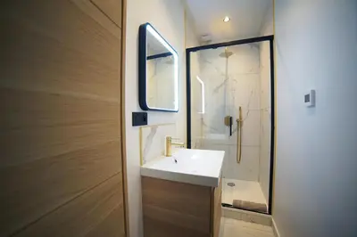 Salle de bains dans l'établissement Monseigneur Dijon central & design avec parking