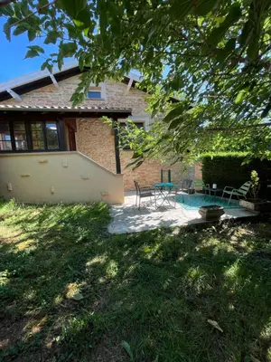 Jardin de l'établissement Maison au pied de la Roche