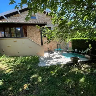 Maison au pied de la Roche