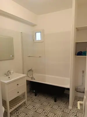 Salle de bains dans l'établissement La garçonnière de Gégé
